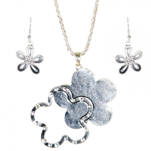 (5/$25‎ SALE ✅) LUCKY YOU Clover Rhinestone Pendant Chain Necklace Set Silver - Picture 4 of 7